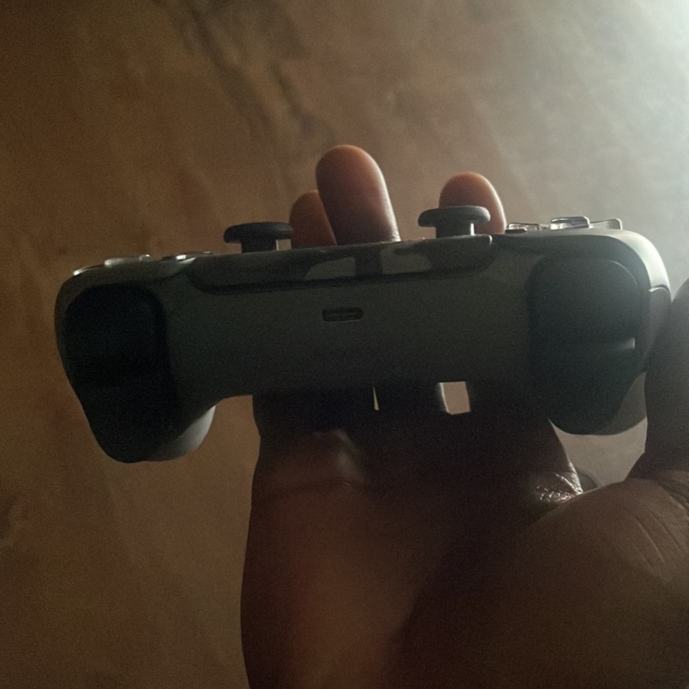 Ps5 controller - Picture 2 of 3